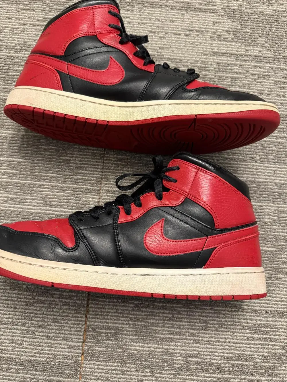 Nike Shoes Mens Size 12 Black Red Air Jordan 1 Mid Bred Sneakers 554724-074